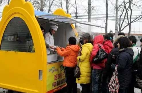 書報亭、早餐車，甚至垃圾桶都有二維碼“身份證”了。